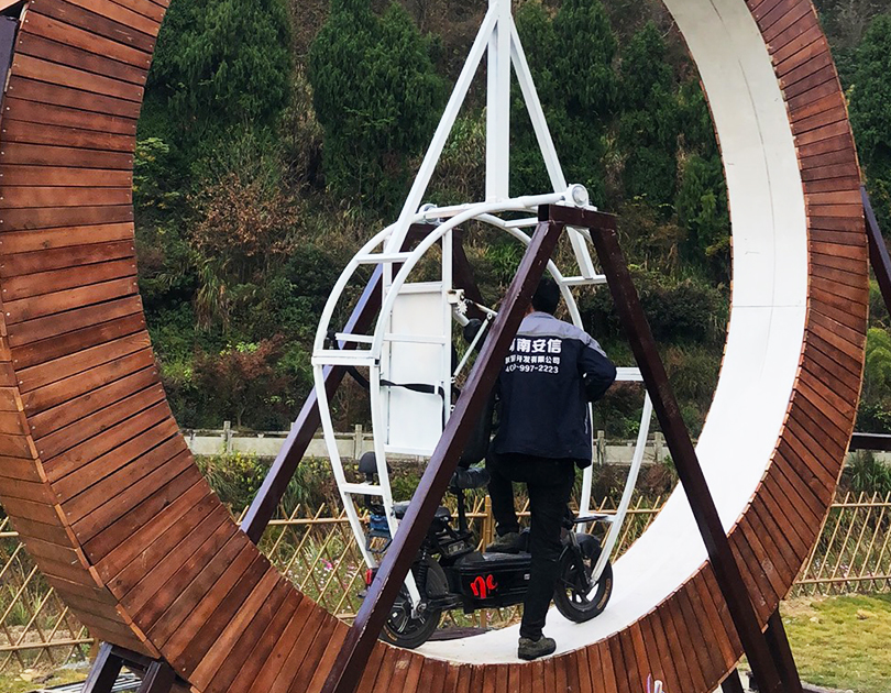 浙江臺州南坪旅游景區(qū)太空飛環(huán)，360°旋轉單車