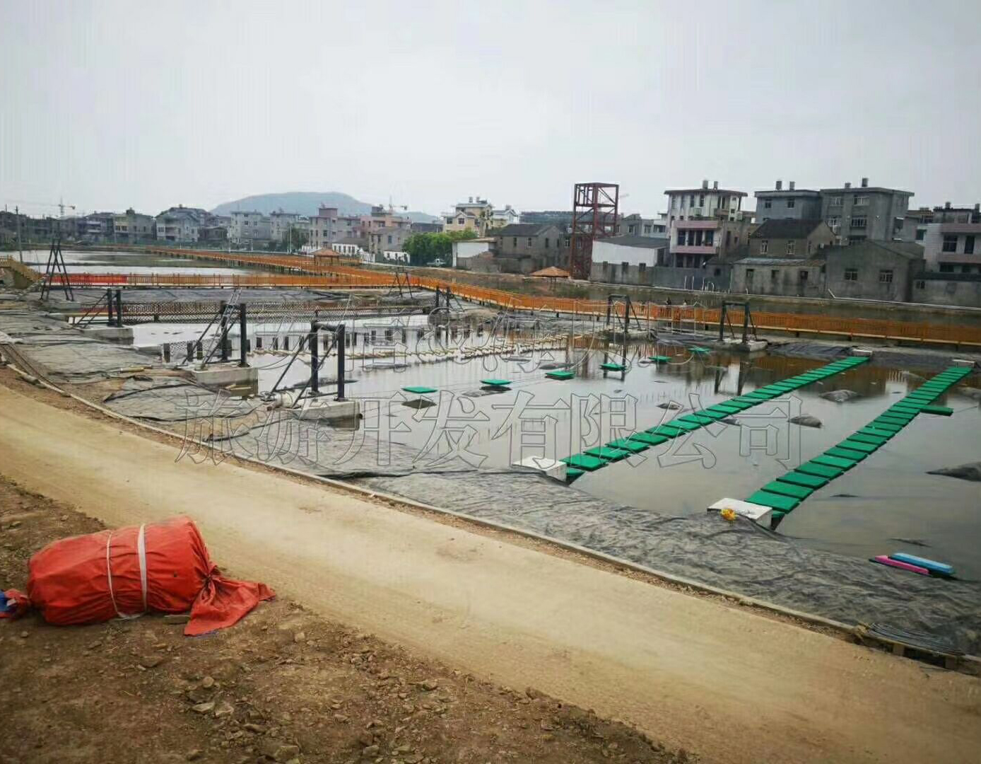 浙江省臺(tái)州市風(fēng)火輪，水上趣橋，網(wǎng)紅橋，網(wǎng)紅秋千，摩拜單車(chē)安裝完畢