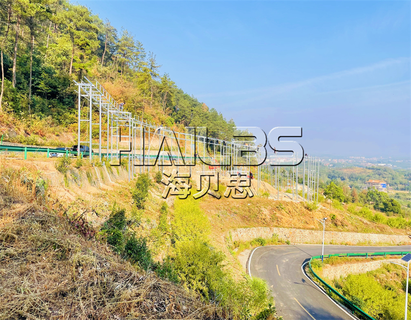 湖北鄂州玻璃漂流滑道施工現(xiàn)場(chǎng)