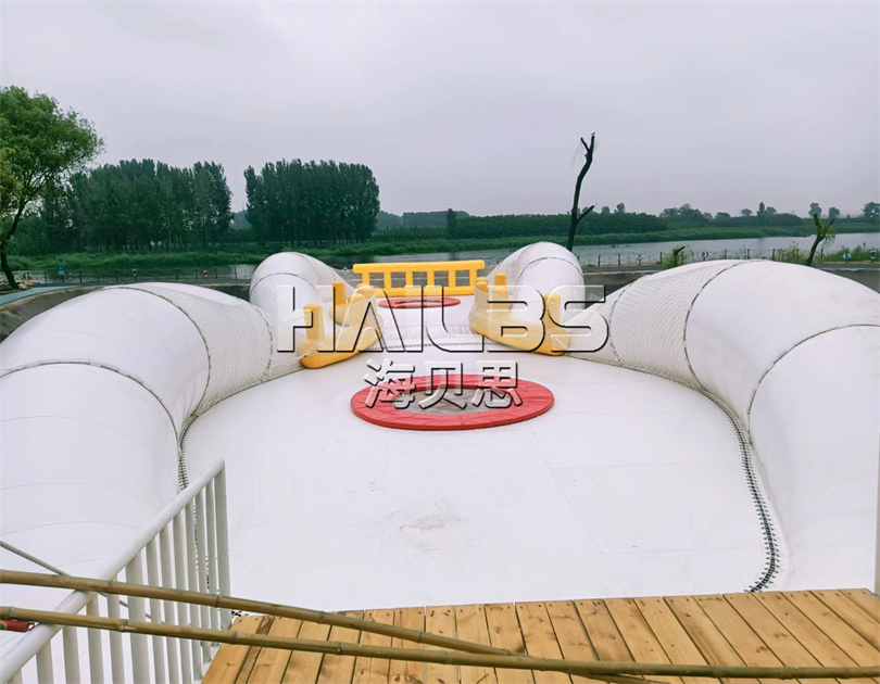 河南鄭州滎陽(yáng)水上蹦床橋結(jié)束安裝