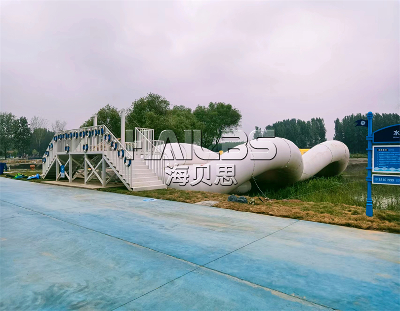河南鄭州滎陽(yáng)水上蹦床橋結(jié)束安裝